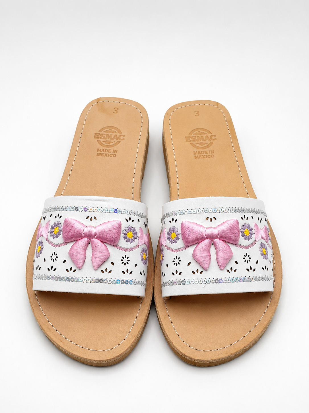 Sandalia Boutique Blanca con Moño Rosa Bordado